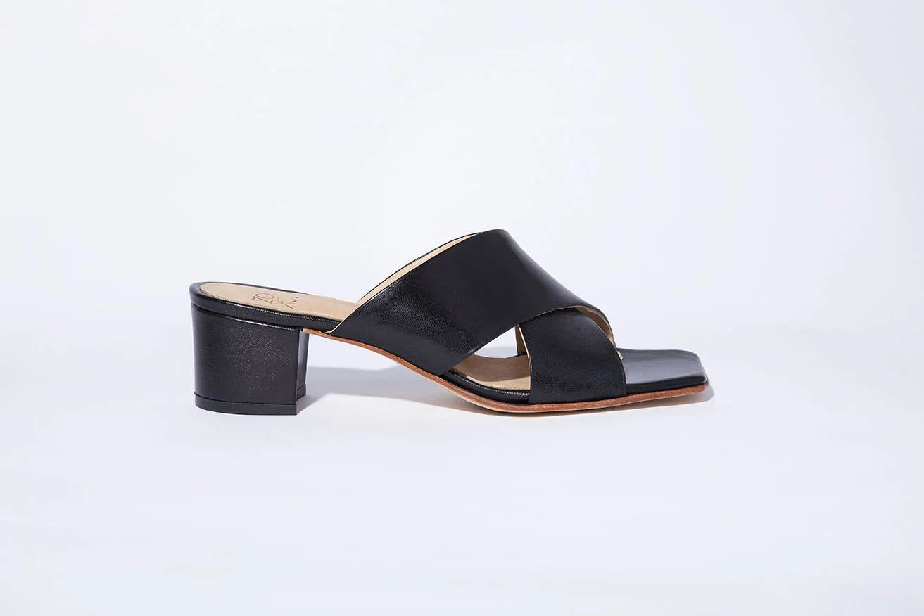 Denu Slide in Black