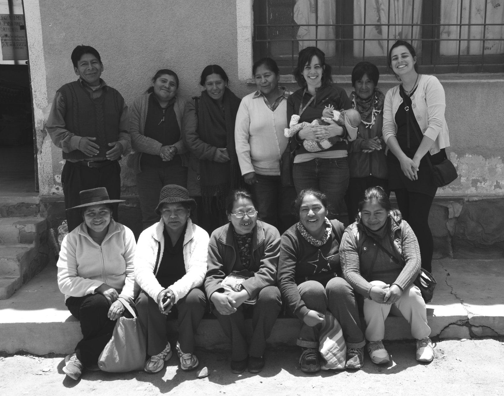 Sandra and Silvana Rossi with the artisans of the OBRA collective in Formosa, Argentina. Photo Source: OBRA Hecho a Mano