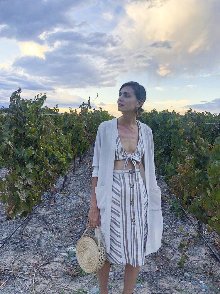 OBRA facilitates commerce between rural indigenous communities and urban cosmopolitan markets, supporting the economic and social development of remote areas. Above, a friend of ZX wears a version of the OBRA Classic Circle Bag to a vineyard wedding…