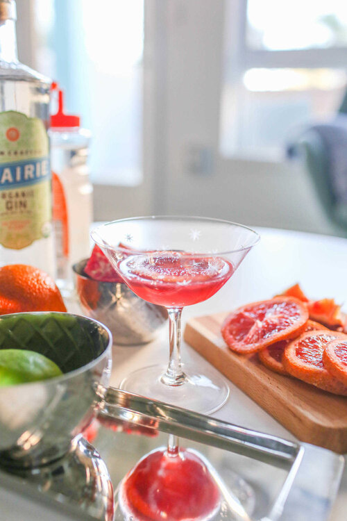 thanksgiving friendsgiving drink ideas and martini recipes that your friends will love.