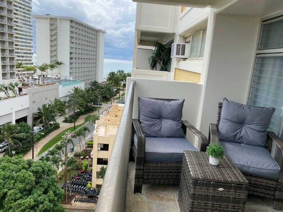 Ocean Views Kuhio Waikiki Apartment