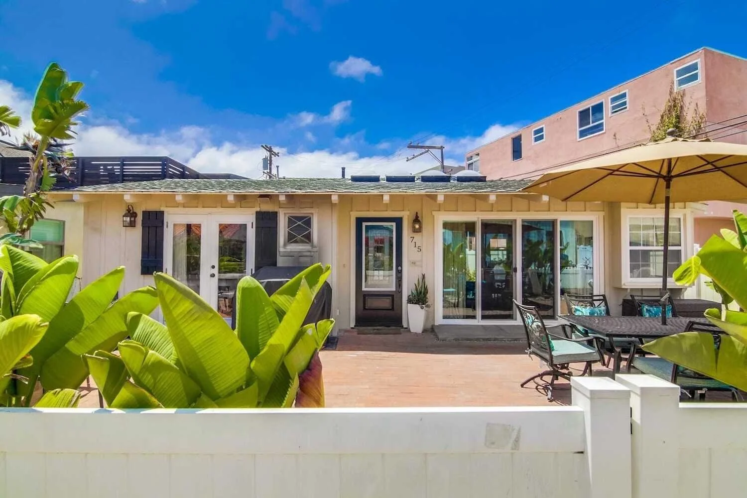 Top 6 Pet-Friendly Vacation Rentals for Traveling with Your Furry Friend