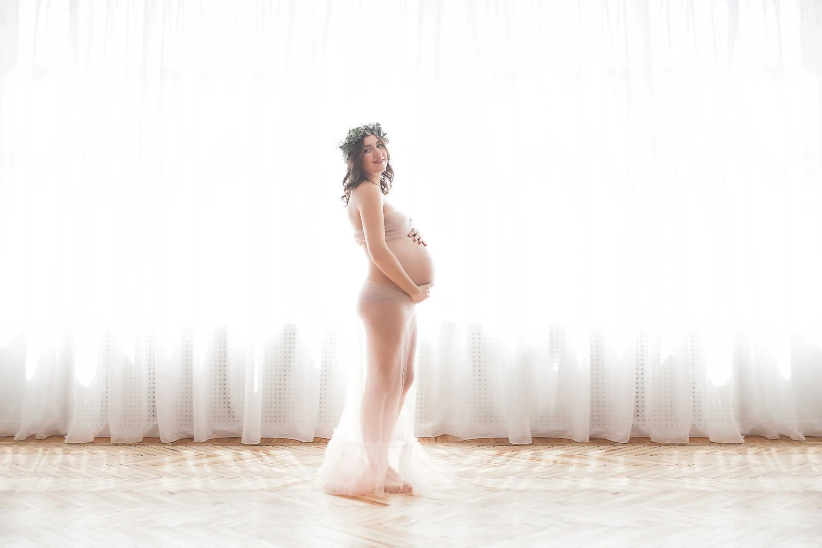 A Guide to Tasteful Nude Maternity Photography
