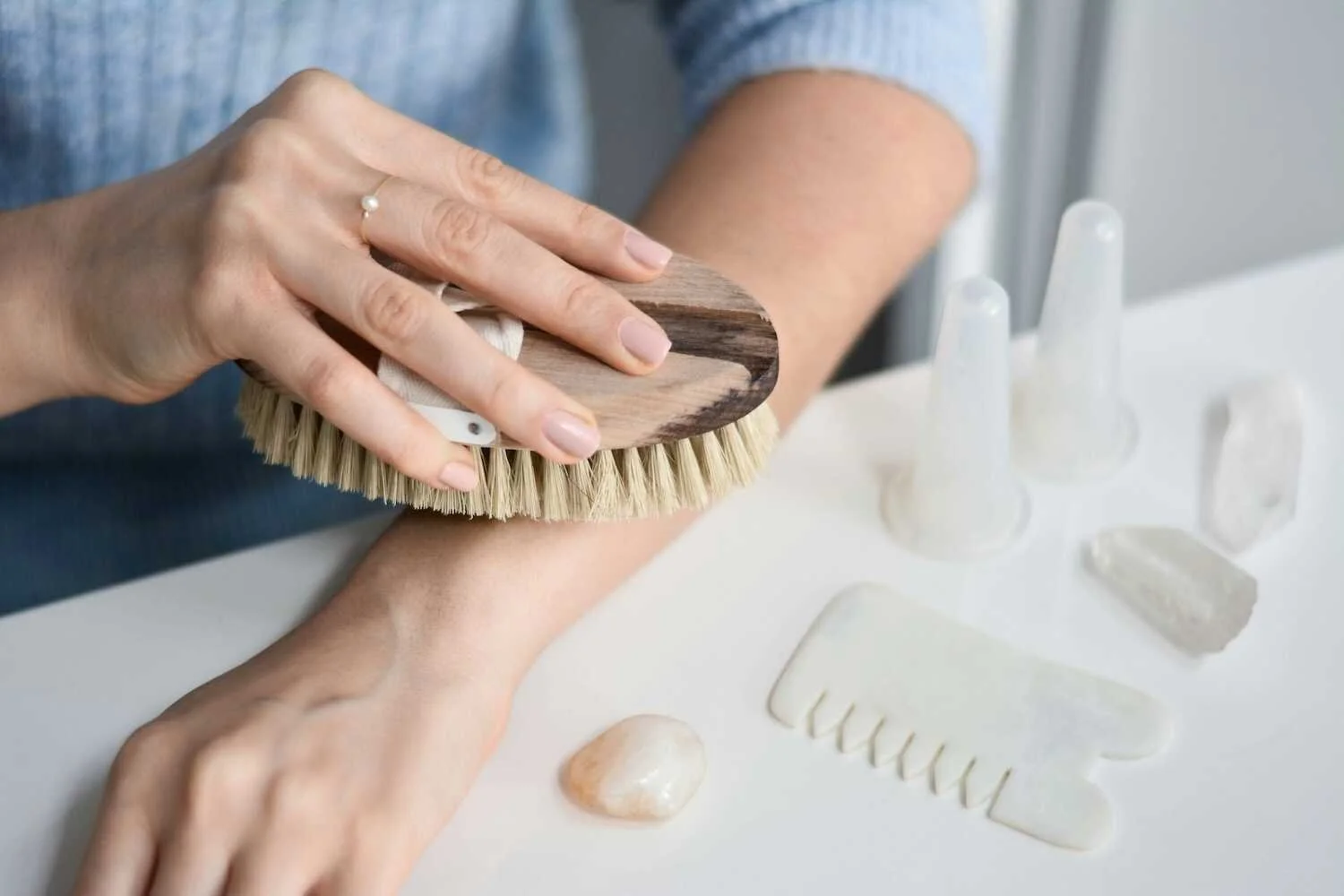 Dry Brushing or Wet Exfoliation? Here's When to Use Each