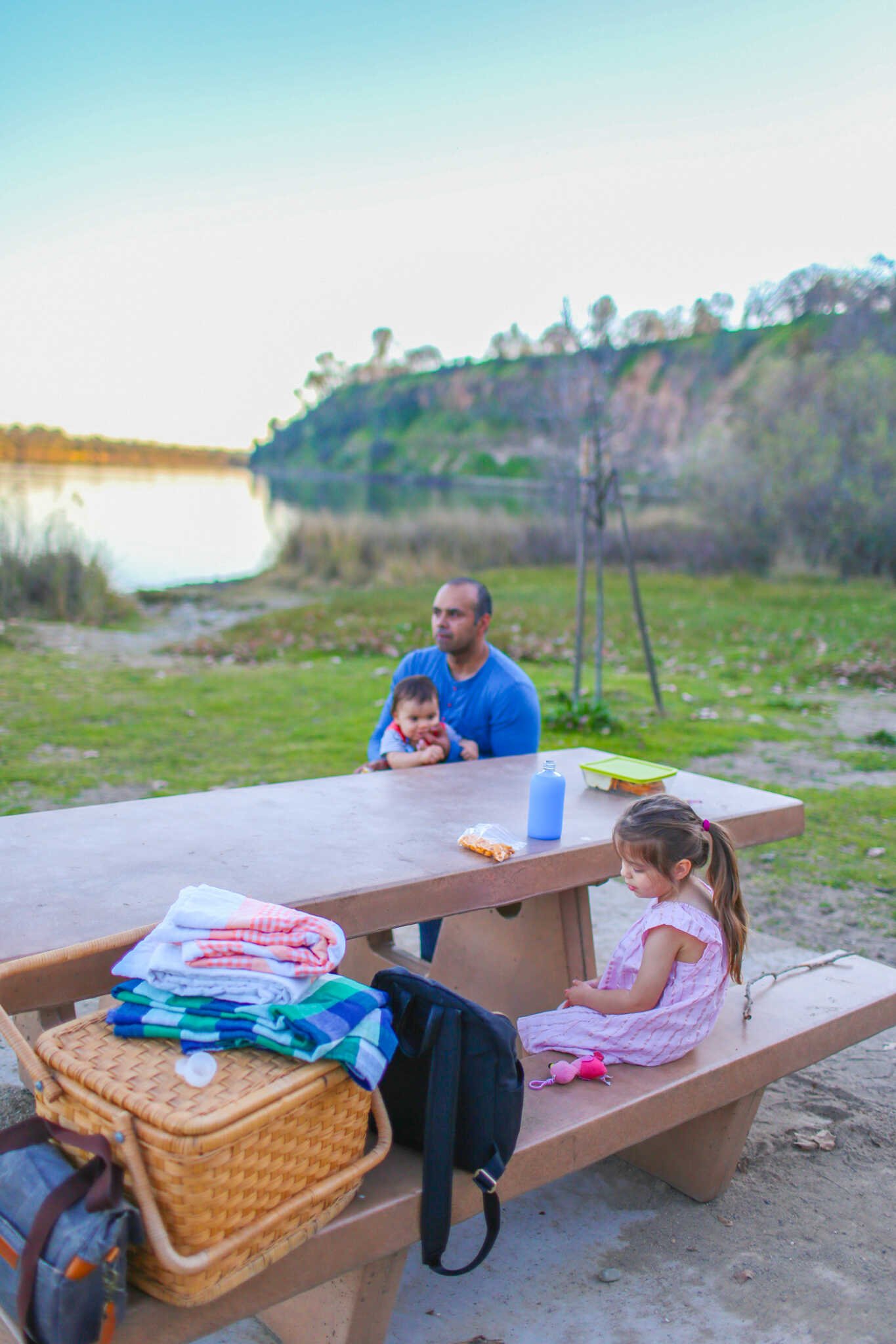 Family Travel Guide to Folsom California - Family picnic at Black Miner Bar Folsom State Recreation park.