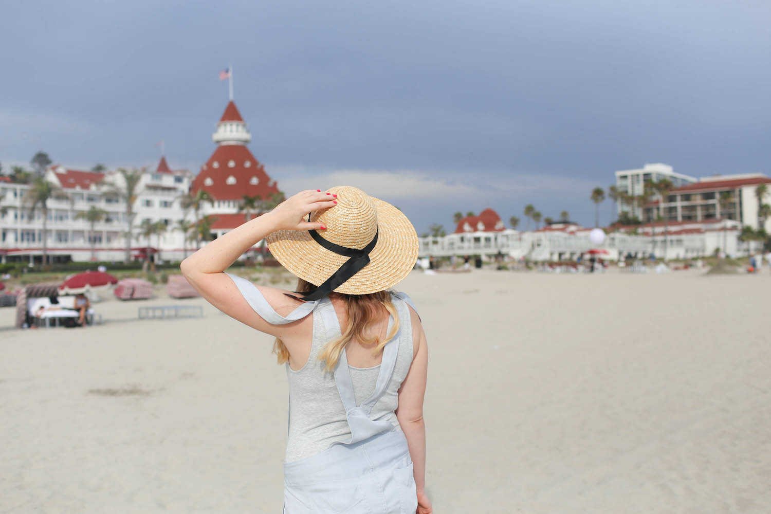 Beautiful Places in San Diego to Take Family Pictures - White sand at the Coronado Beach.
