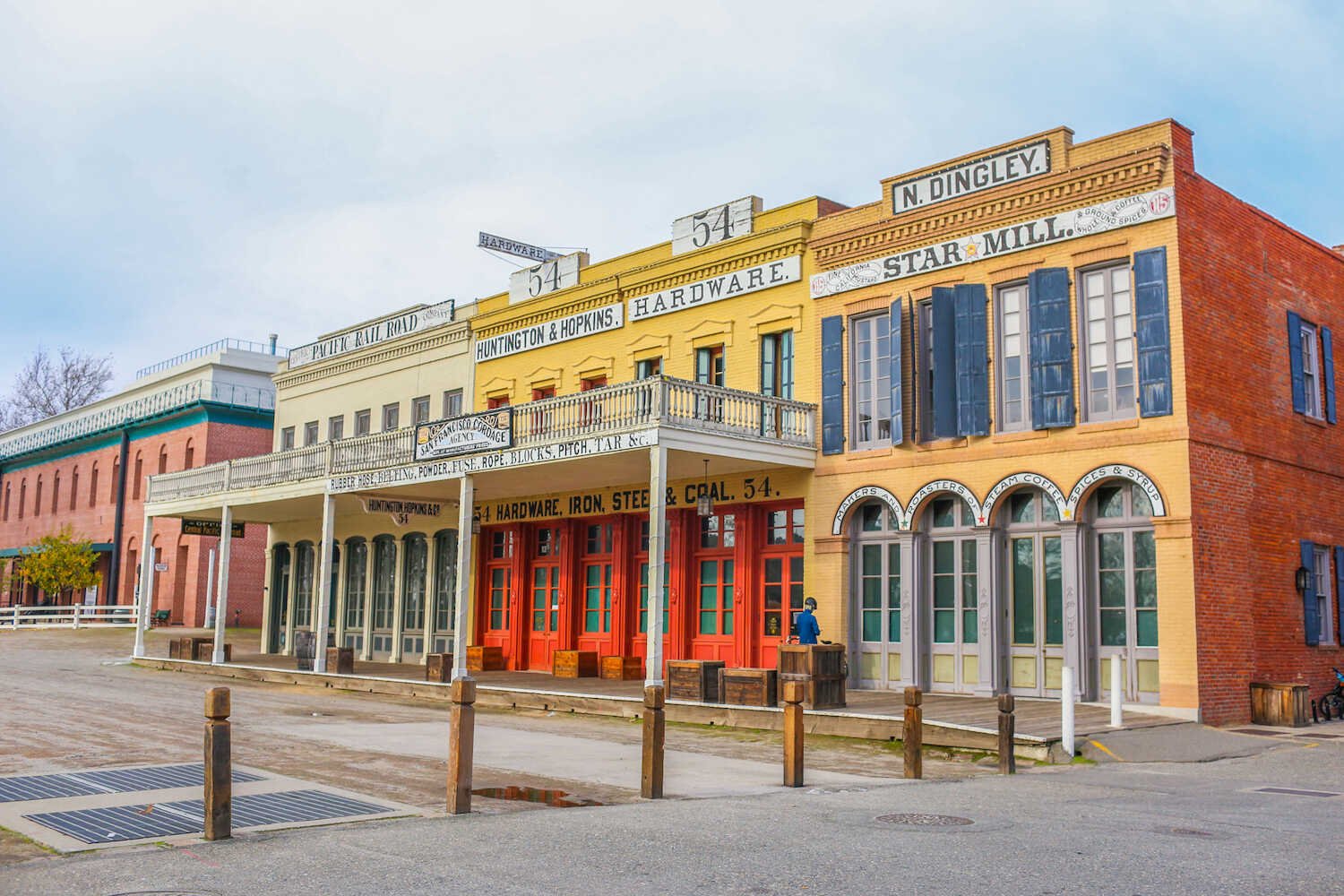 Visitor’s Guide to Old Sacramento - Top 20 Family-Friendly & Date Night Things To Do