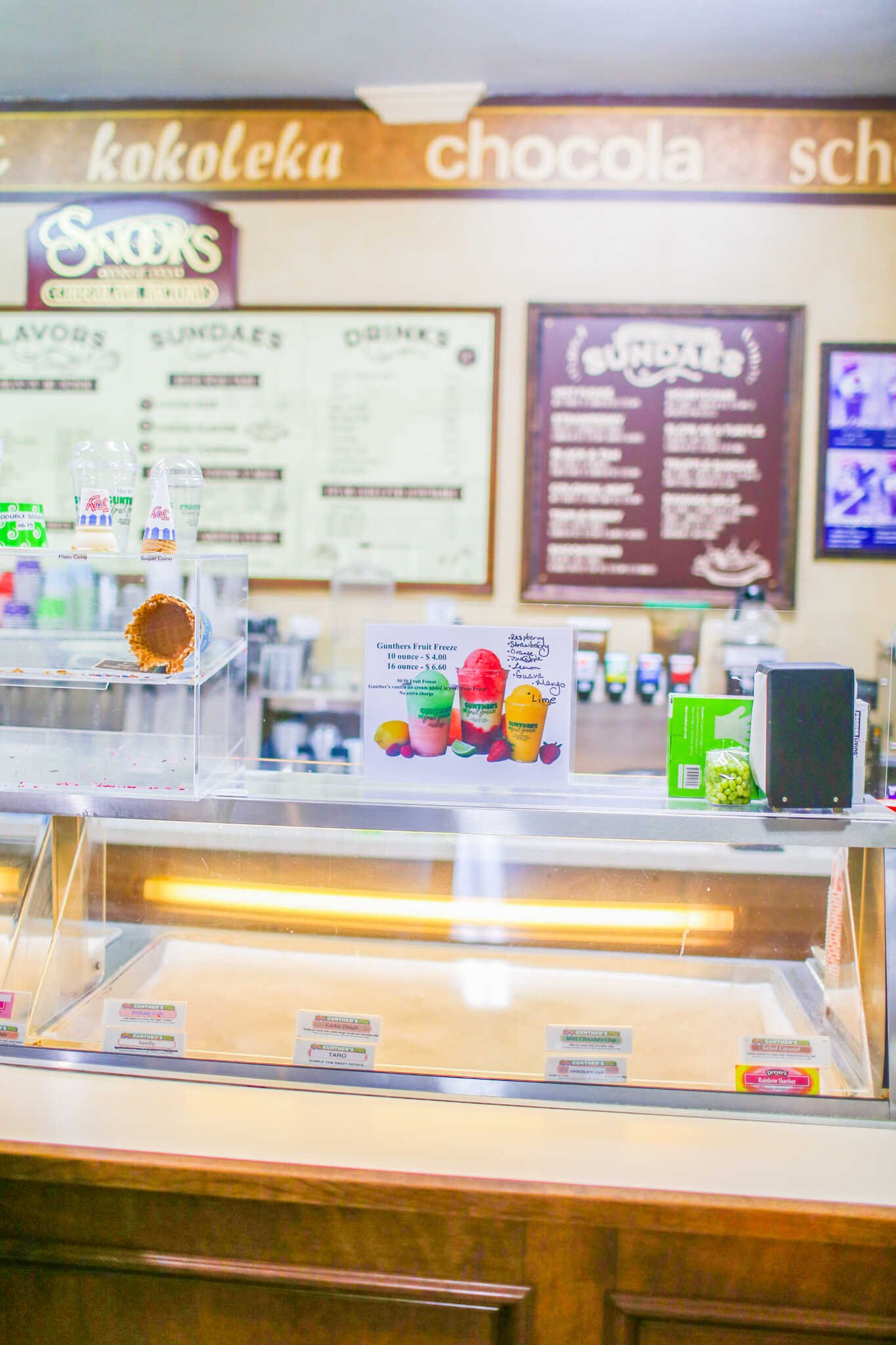 Family Travel Guide to Folsom California - Snooks Candies and Chocolate Factory on Sutter St in the Folsom Historic District.