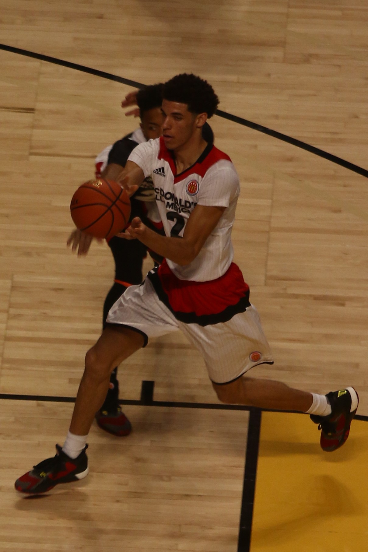Lonzo Ball (G, Lakers):  The New Shot and Subconscious Compensation 