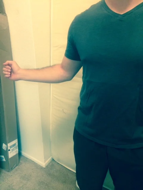 How a Tight Shoulder Leads to Back pain