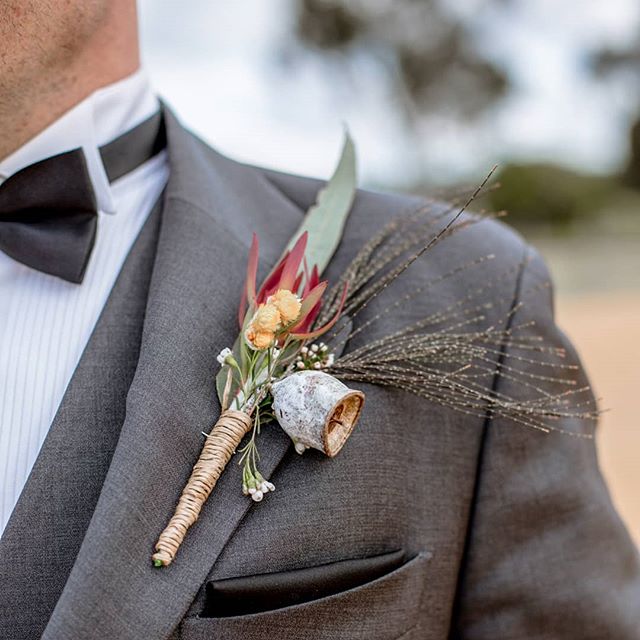 We loved Trav's native flowers, the boys can have a bit of colour too 👌😍
.
.
.
.
#nativeflowers 
#buttonhole 
#boutonnieres 
#lapel 
#dappergroom