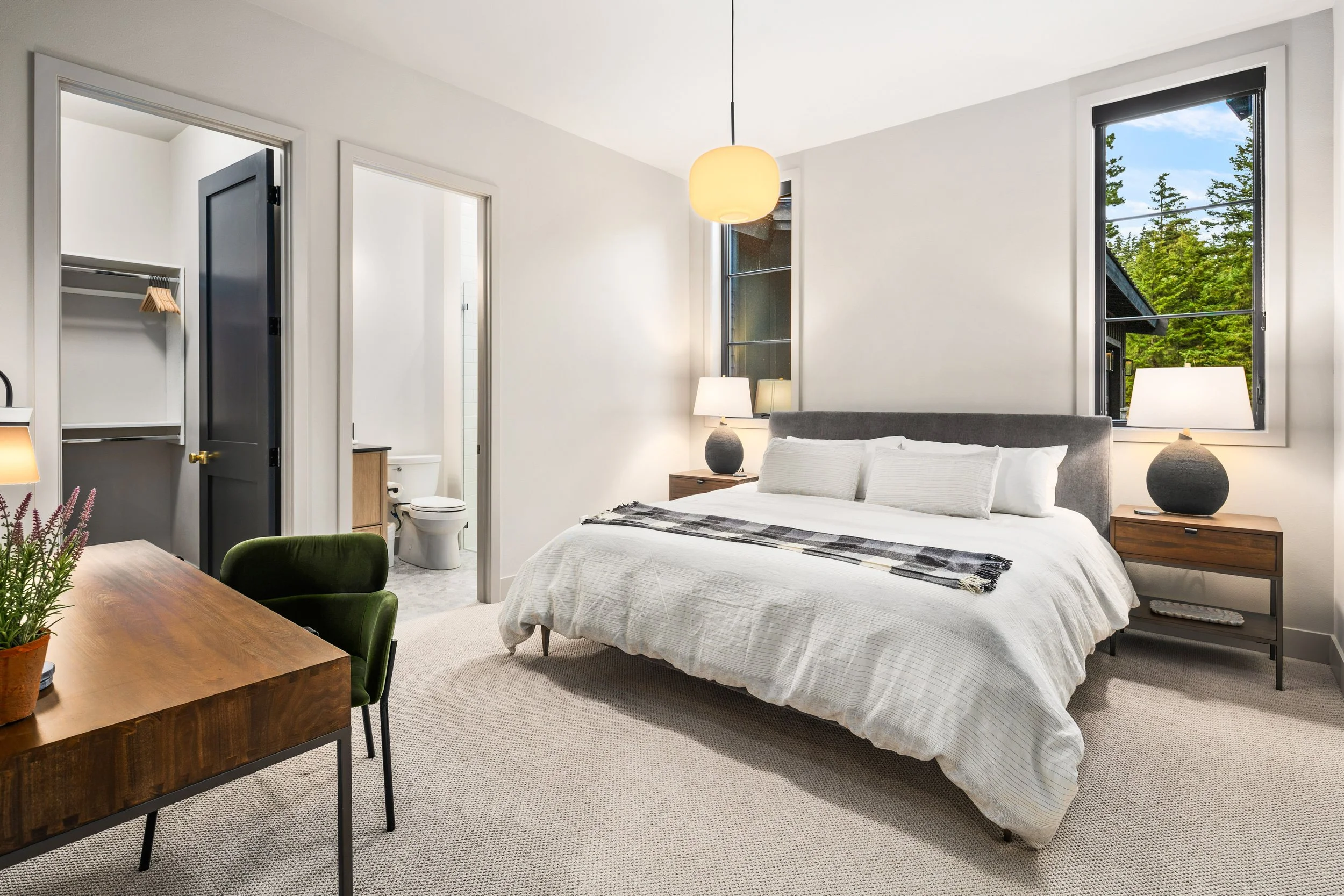 Guest Bedroom 1.JPG