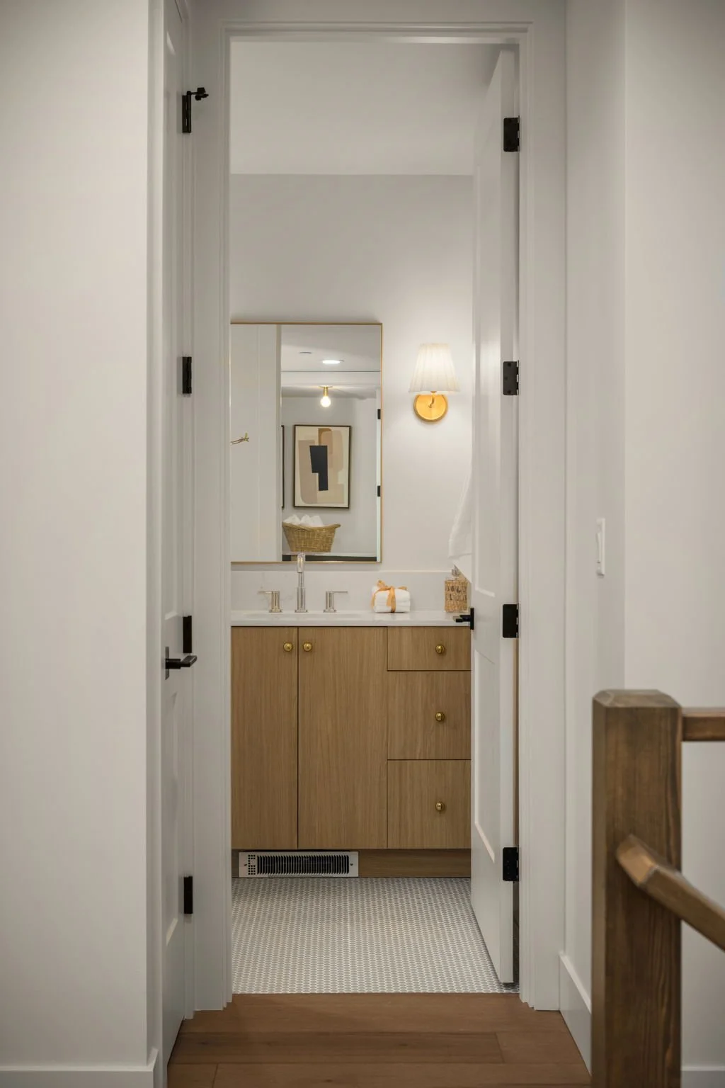 46-web-or-mls-10606-ne-54th-ln-cottage-1.jpg