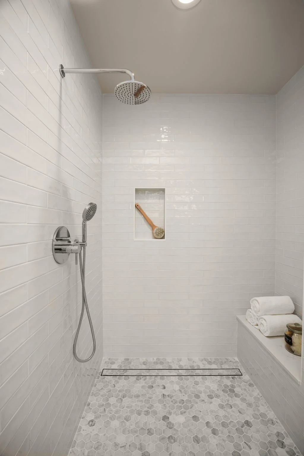 39-web-or-mls-10606-ne-54th-ln-cottage-1.jpg