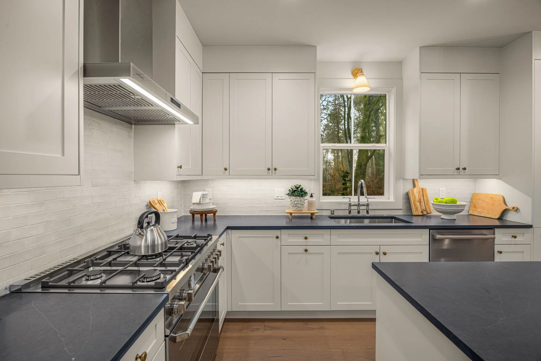 22-web-or-mls-10606-ne-54th-ln-cottage-1.jpg