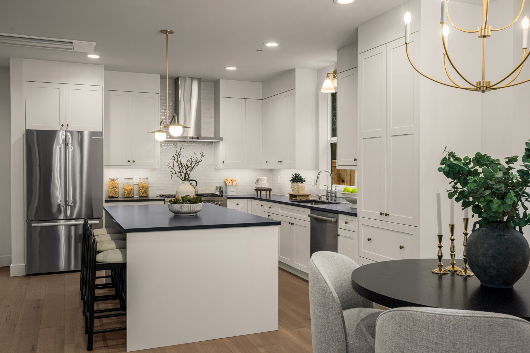 21-web-or-mls-10606-ne-54th-ln-cottage-1.jpg