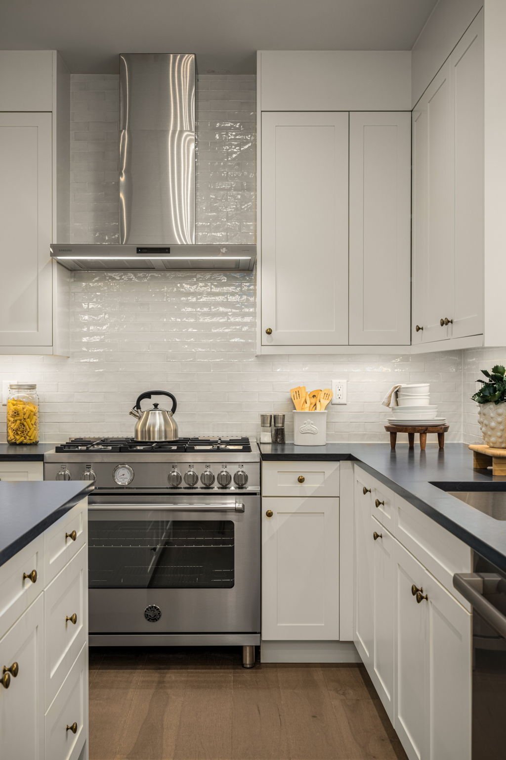 17-web-or-mls-10606-ne-54th-ln-cottage-1.jpg