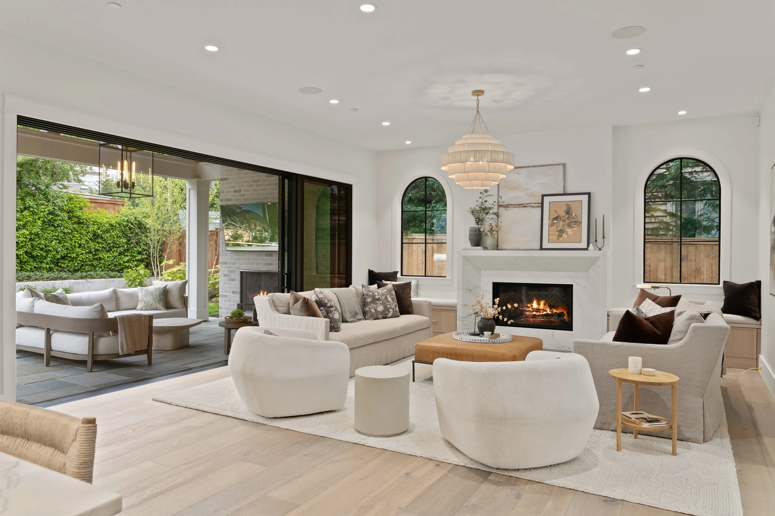 * Indoor:Outdoor 7E9A3944.jpg