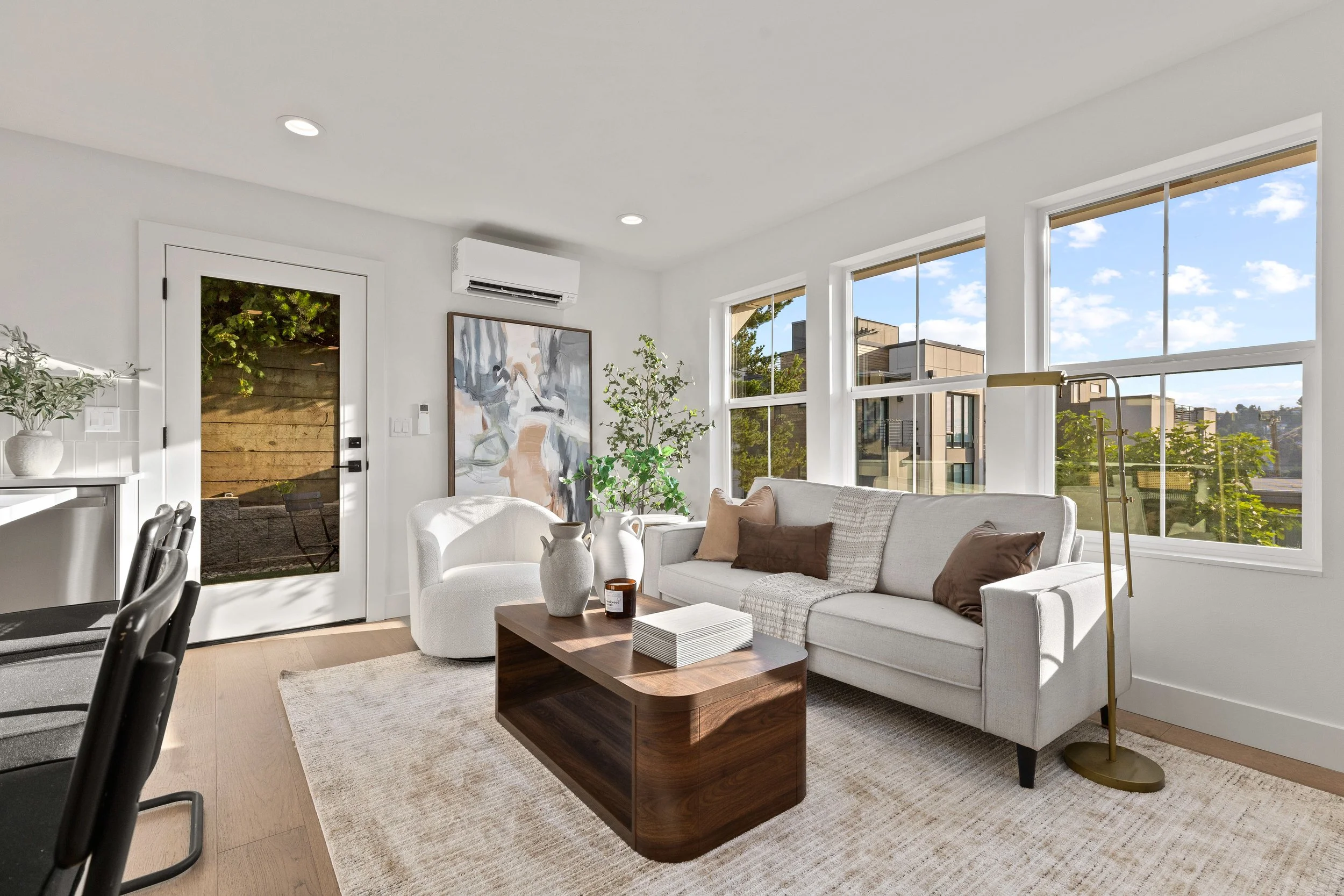 Queen Anne Overlook - Living Room 1.jpg