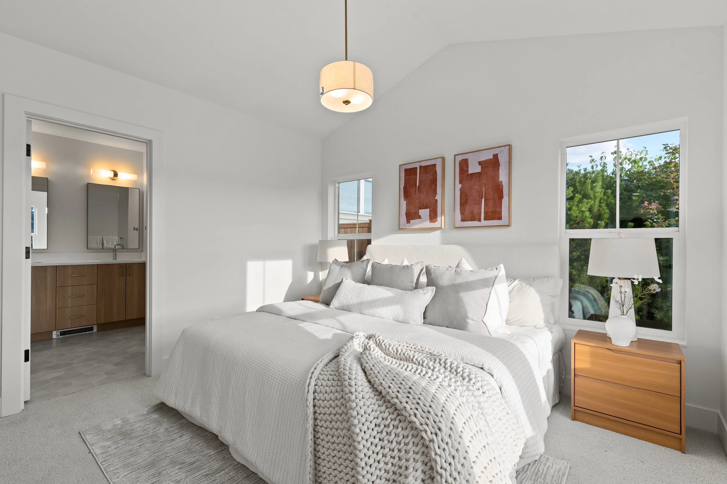 Queen Anne Overlook - Primary Bedroom 2.jpg
