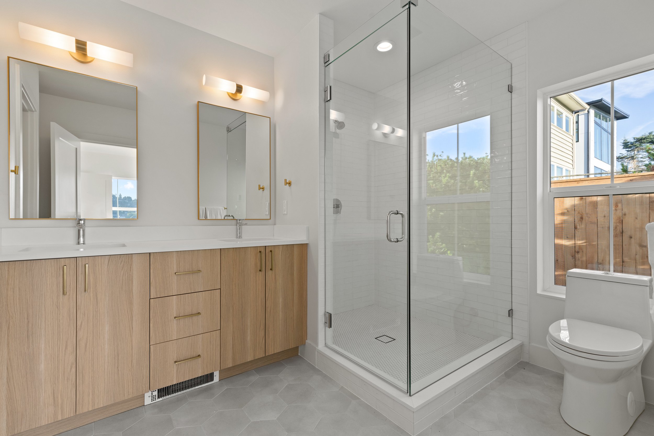 Queen Anne Overlook - Primary Bathroom 2.jpg