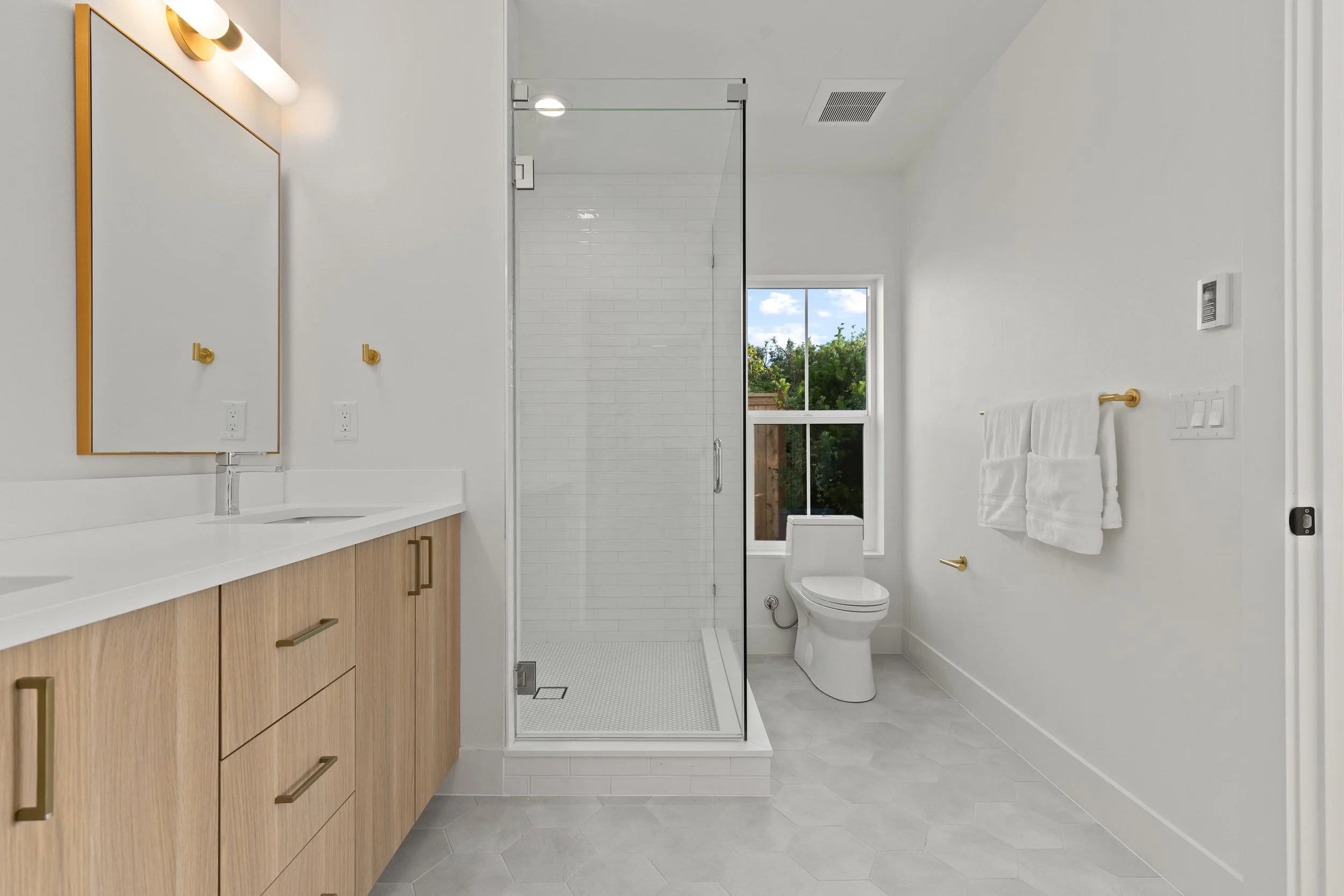 Queen Anne Overlook - Primary Bathroom 1.jpg