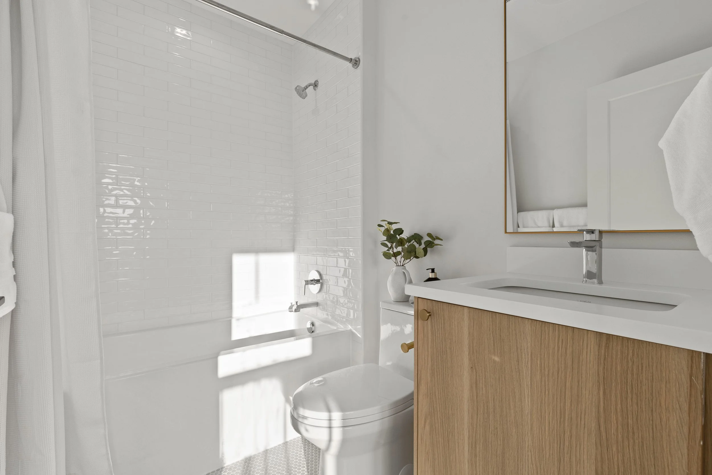 Queen Anne Overlook - Secondary Bathroom 1 1.jpg