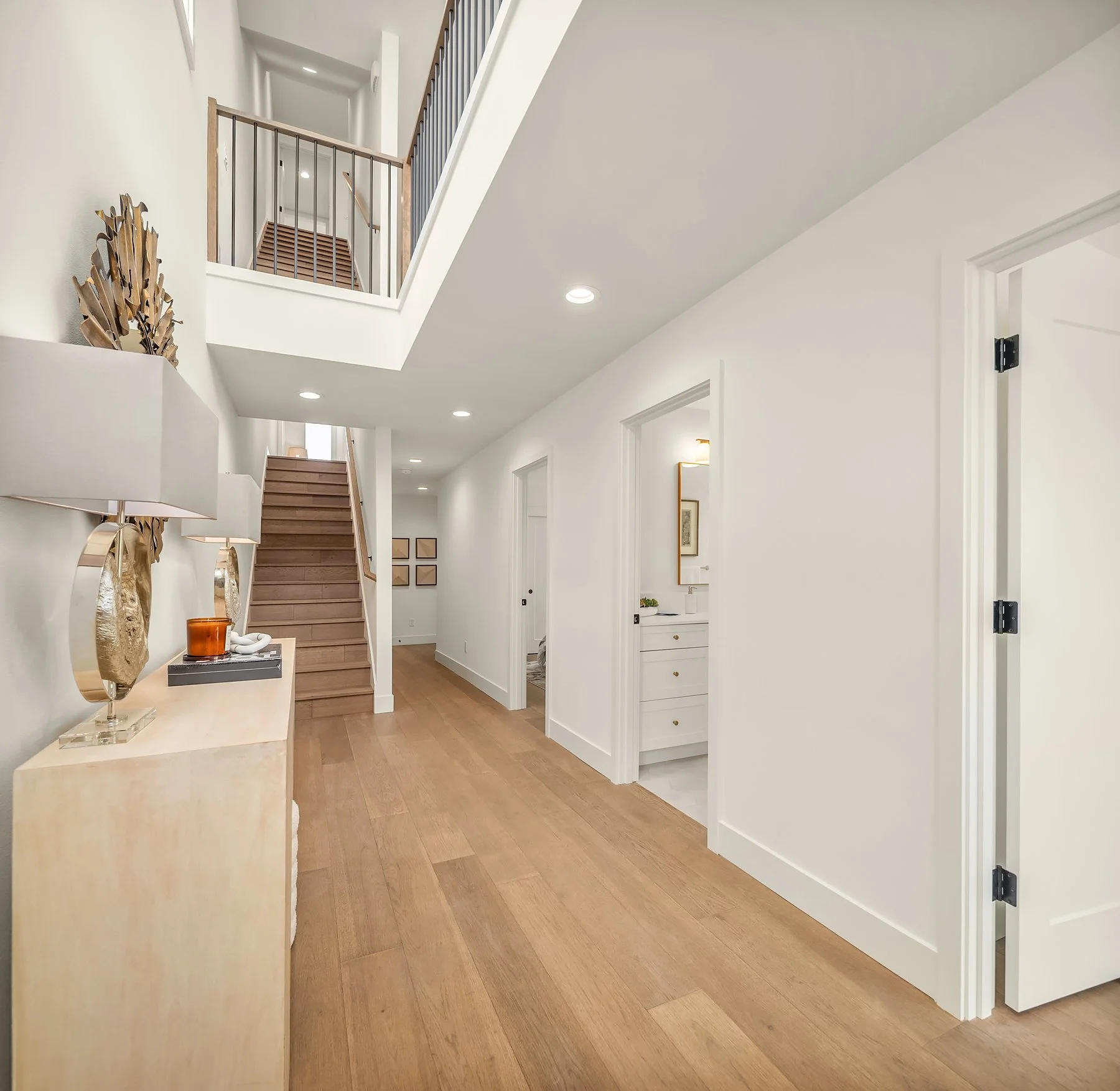 Queen Anne Vista SFR - Entry 2.jpg