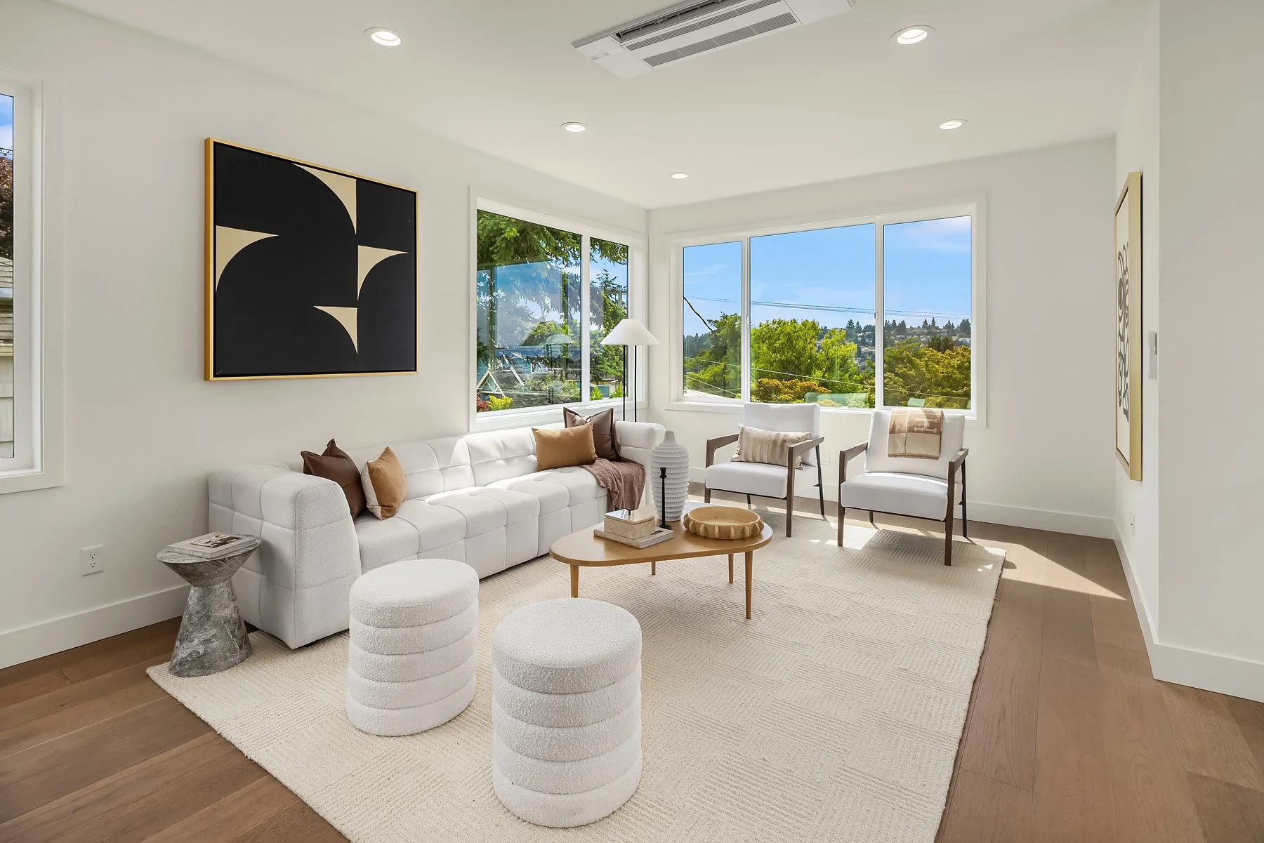 Queen Anne Vista SFR - Living Room 1.jpg