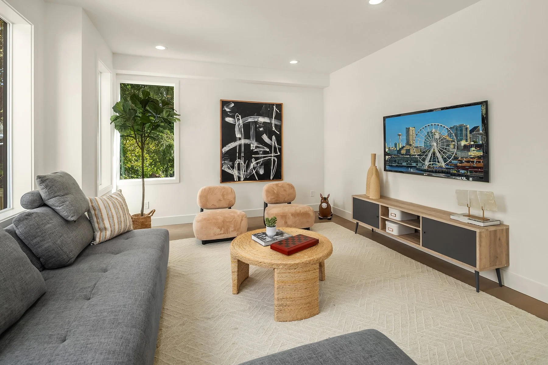 Queen Anne Vista SFR - Family Room 2.jpg