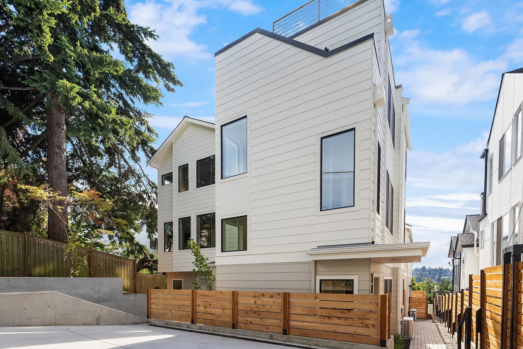 Queen Anne Vista AADU - Exterior Side 2.jpg