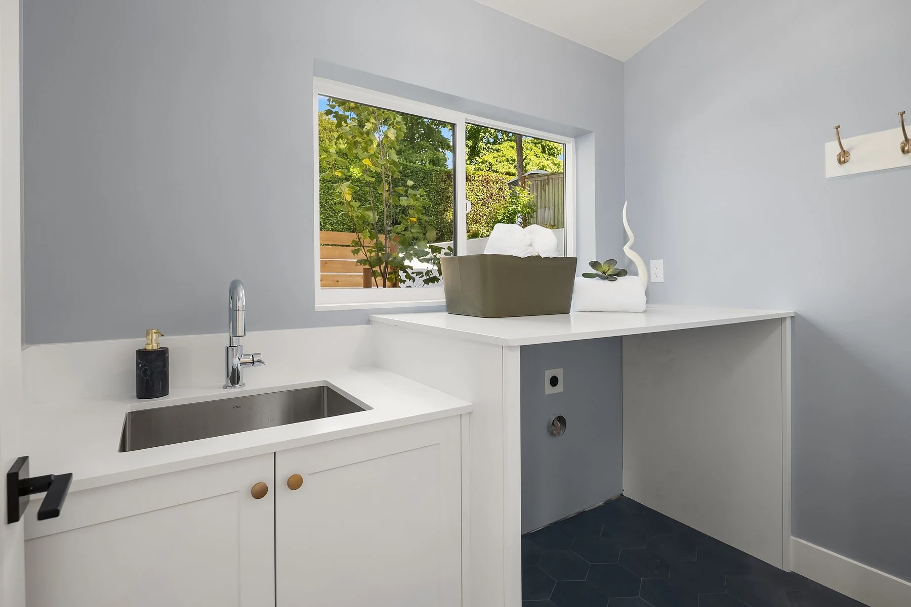 Queen Anne Vista AADU - Laundry Room 1.jpg