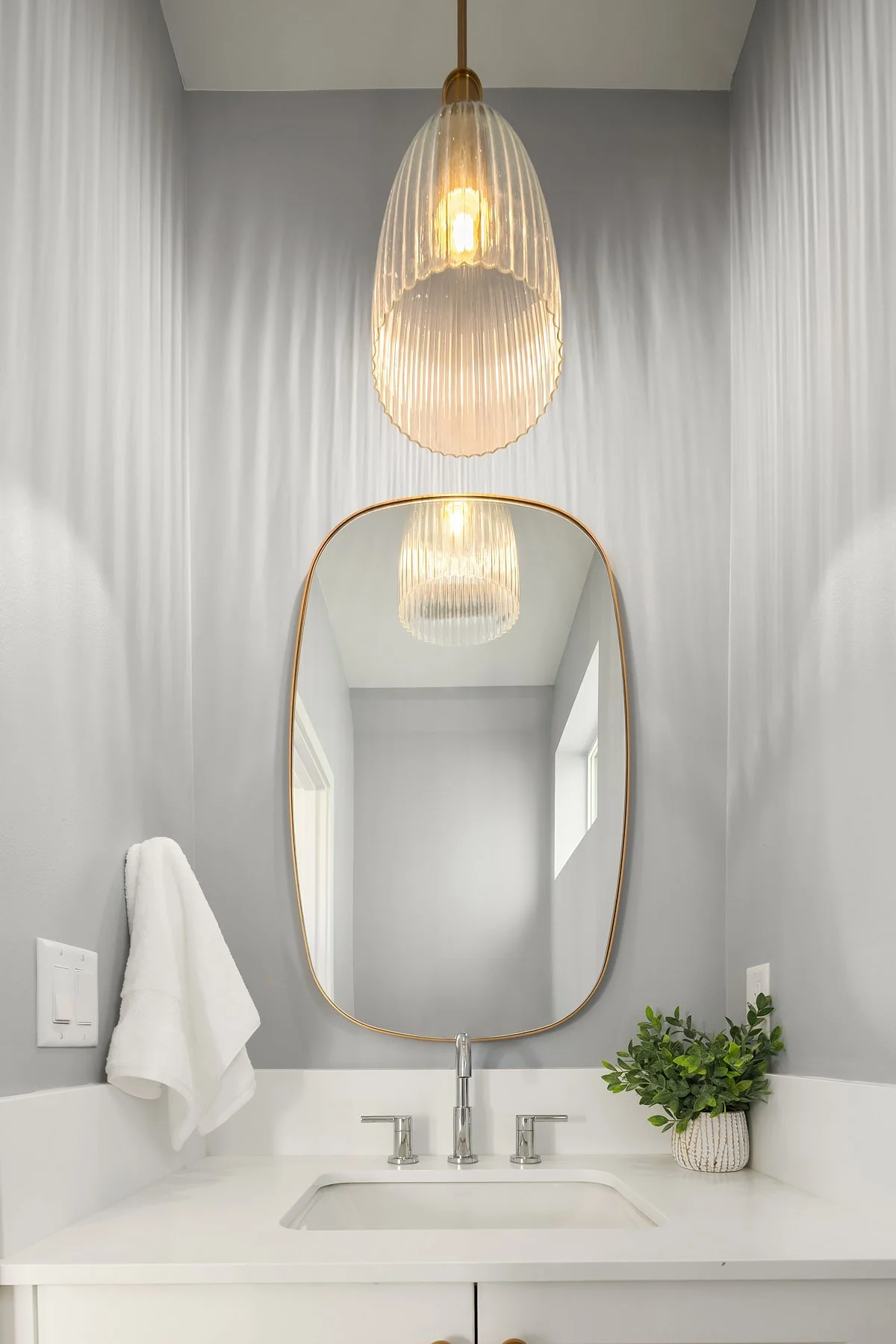 Queen Anne Vista DADU - Powder Room 1.jpg