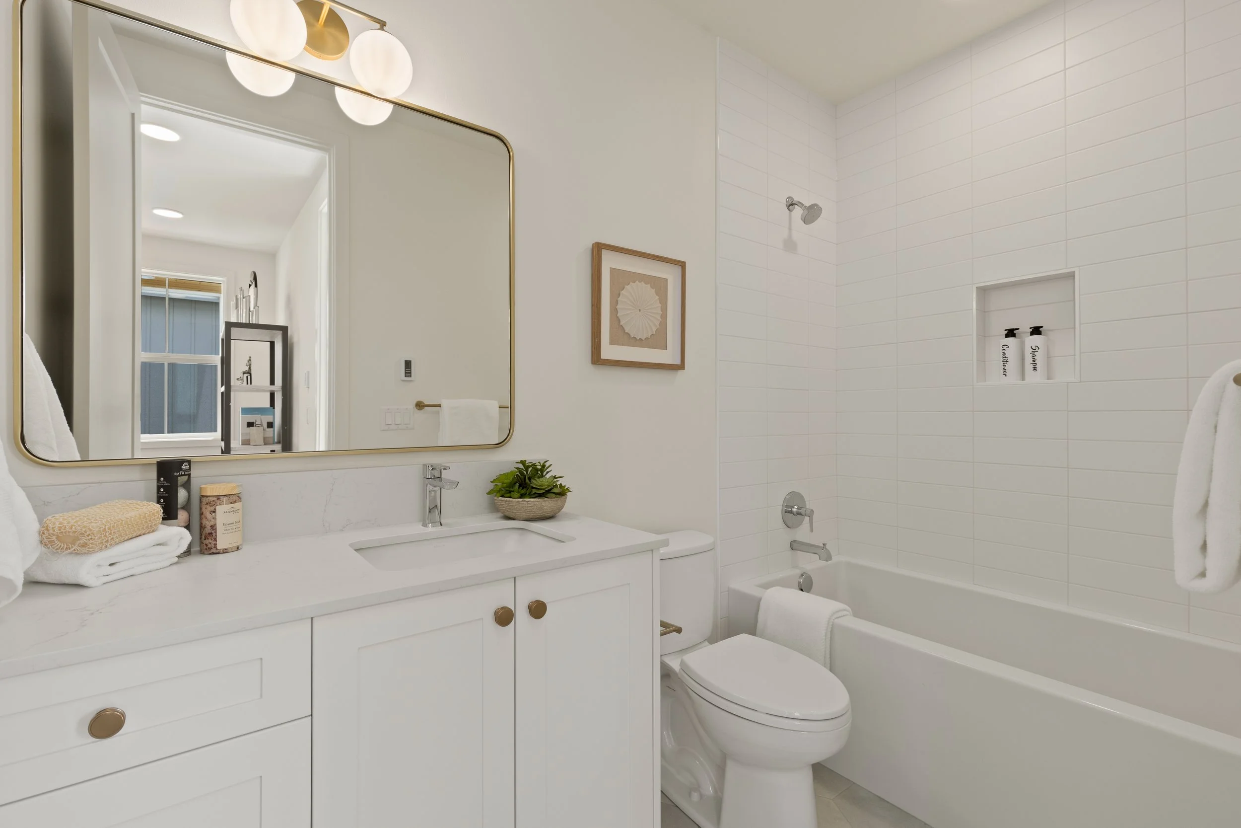 Queen Anne Overlook - Guest Suite Bathroom 1.jpg