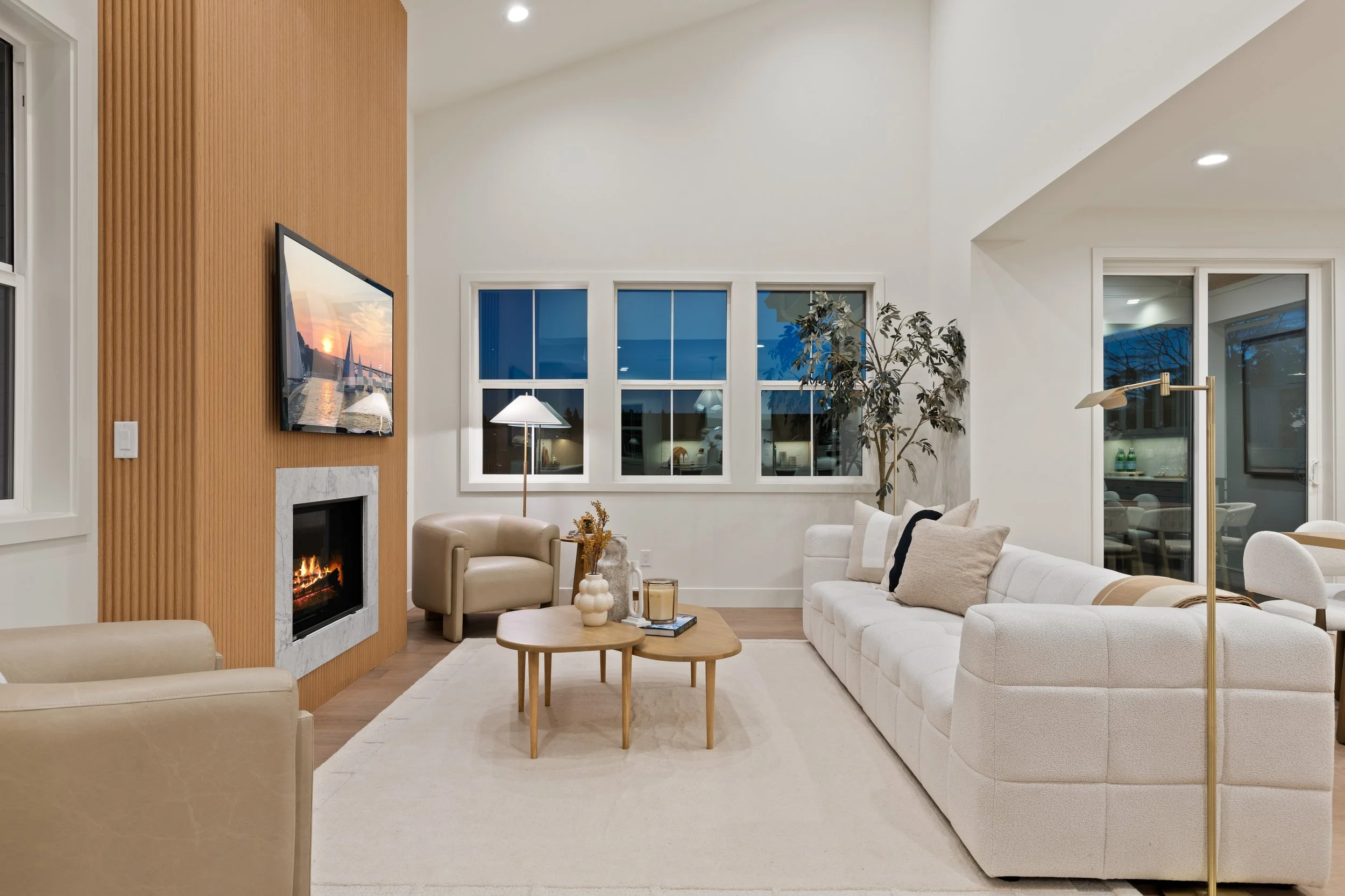Queen Anne Overlook - Living Room 5.jpg
