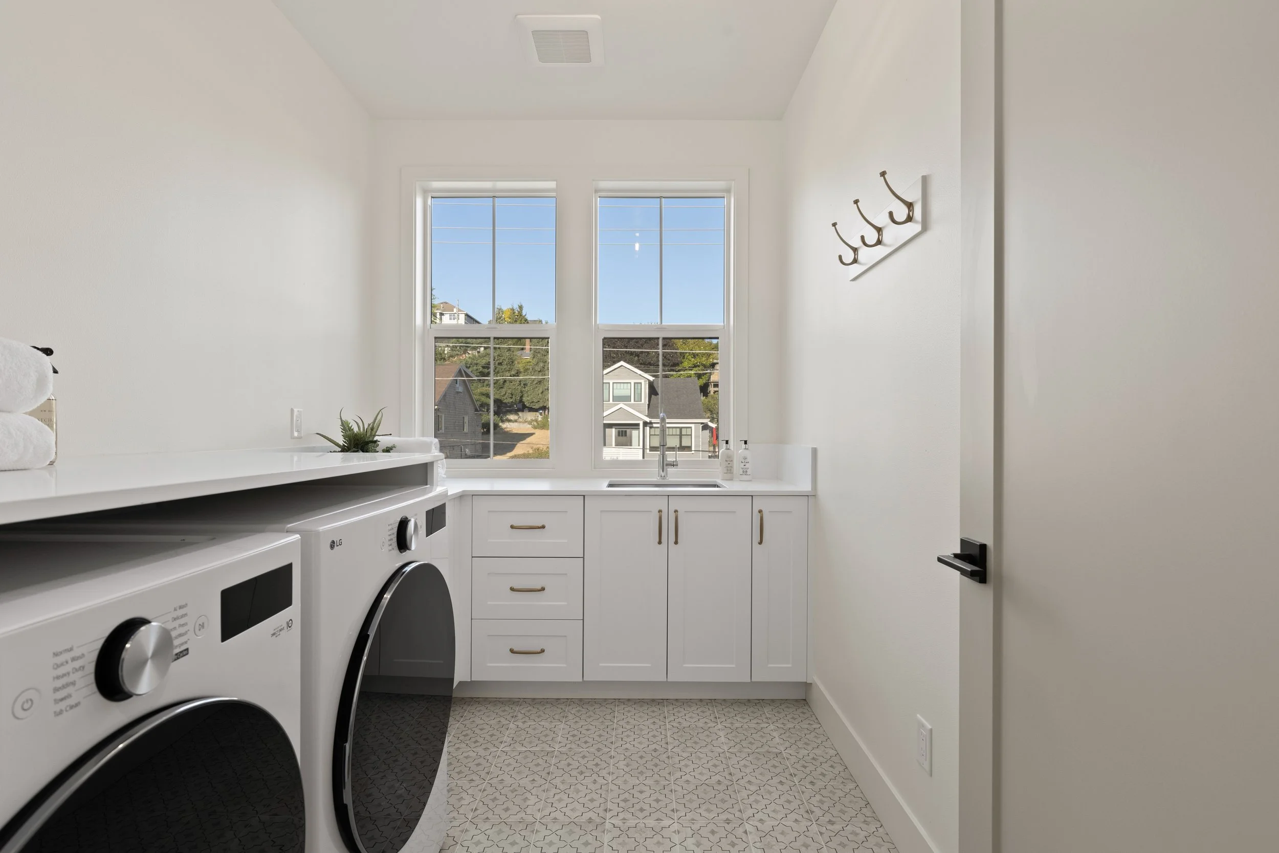 Queen Anne Overlook - Laundry Room 1.jpg