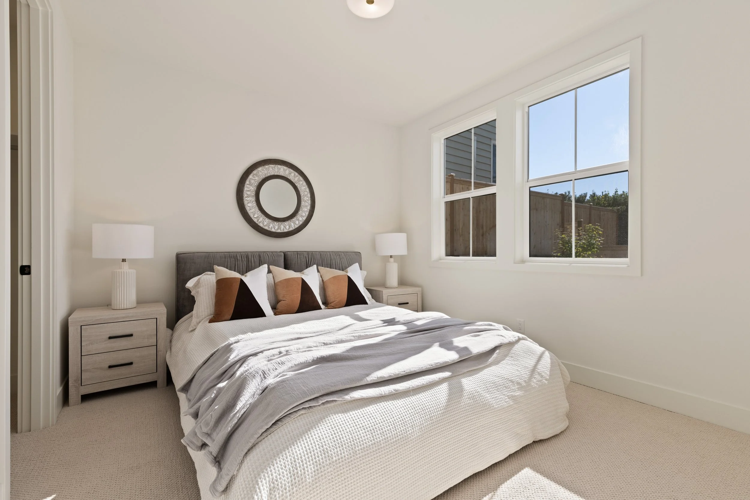 Queen Anne Overlook - Guest Suite Bedroom 1.jpg