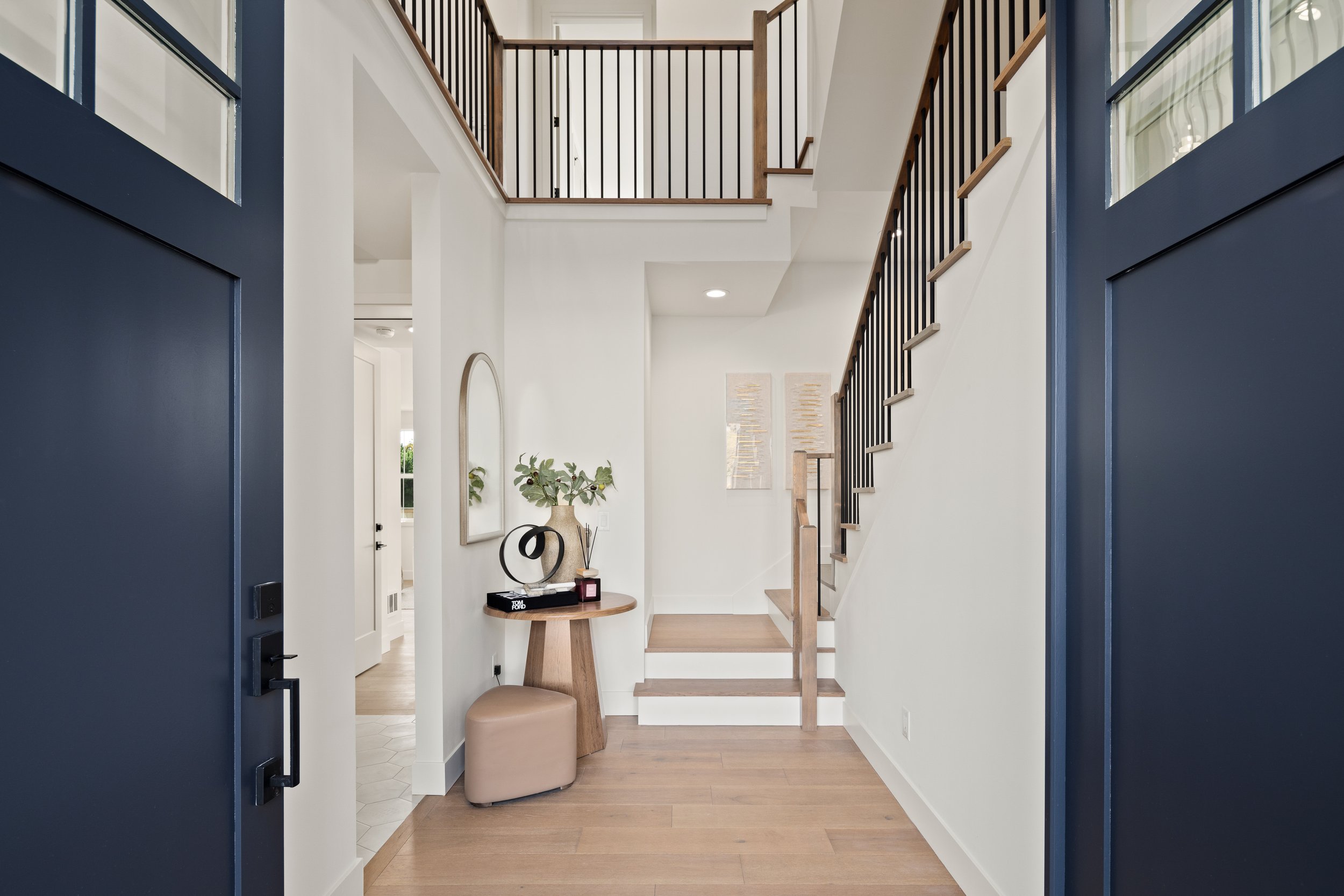 Queen Anne Overlook - Foyer 2.jpg