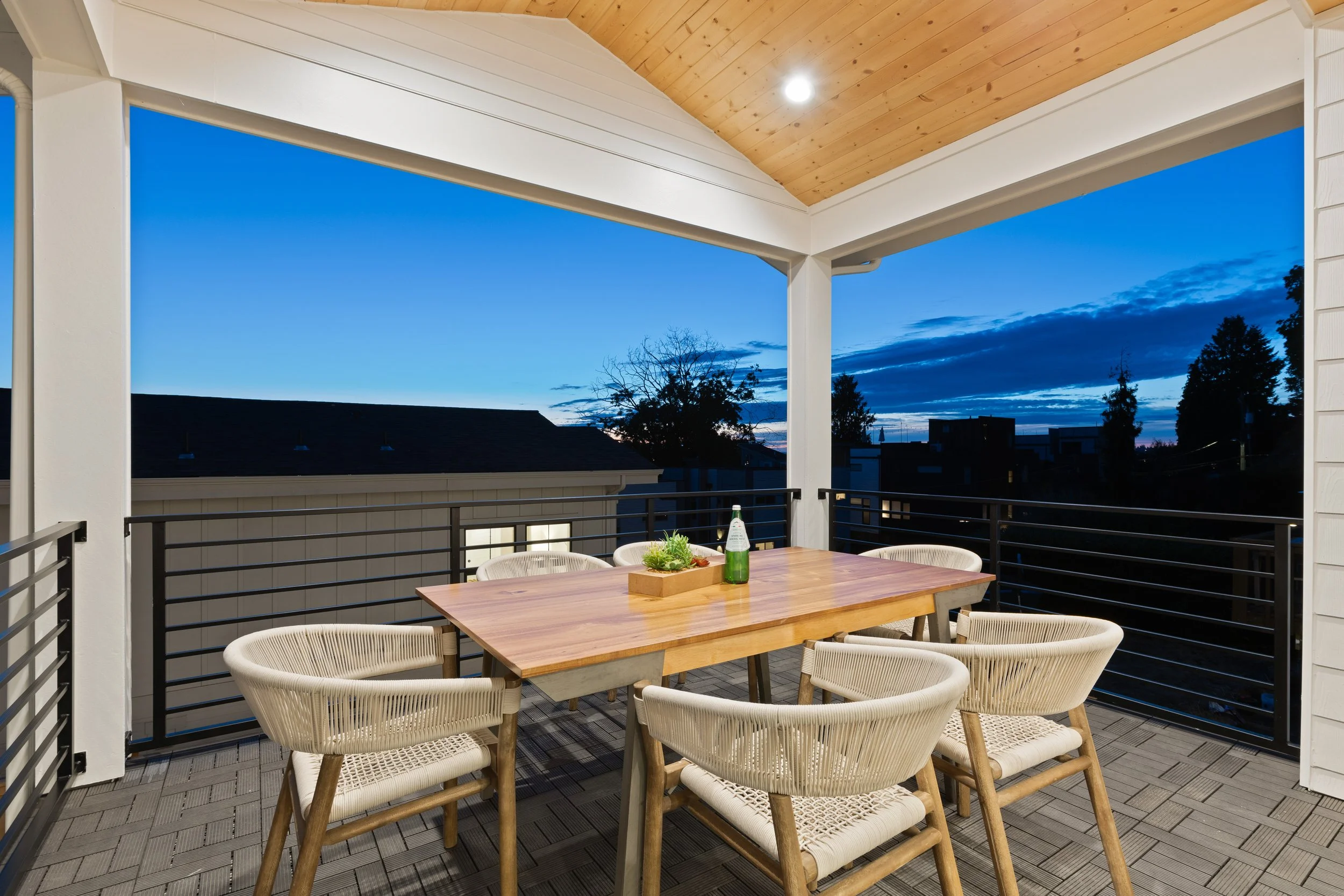 Queen Anne Overlook - Outdoor Dining 2.jpg