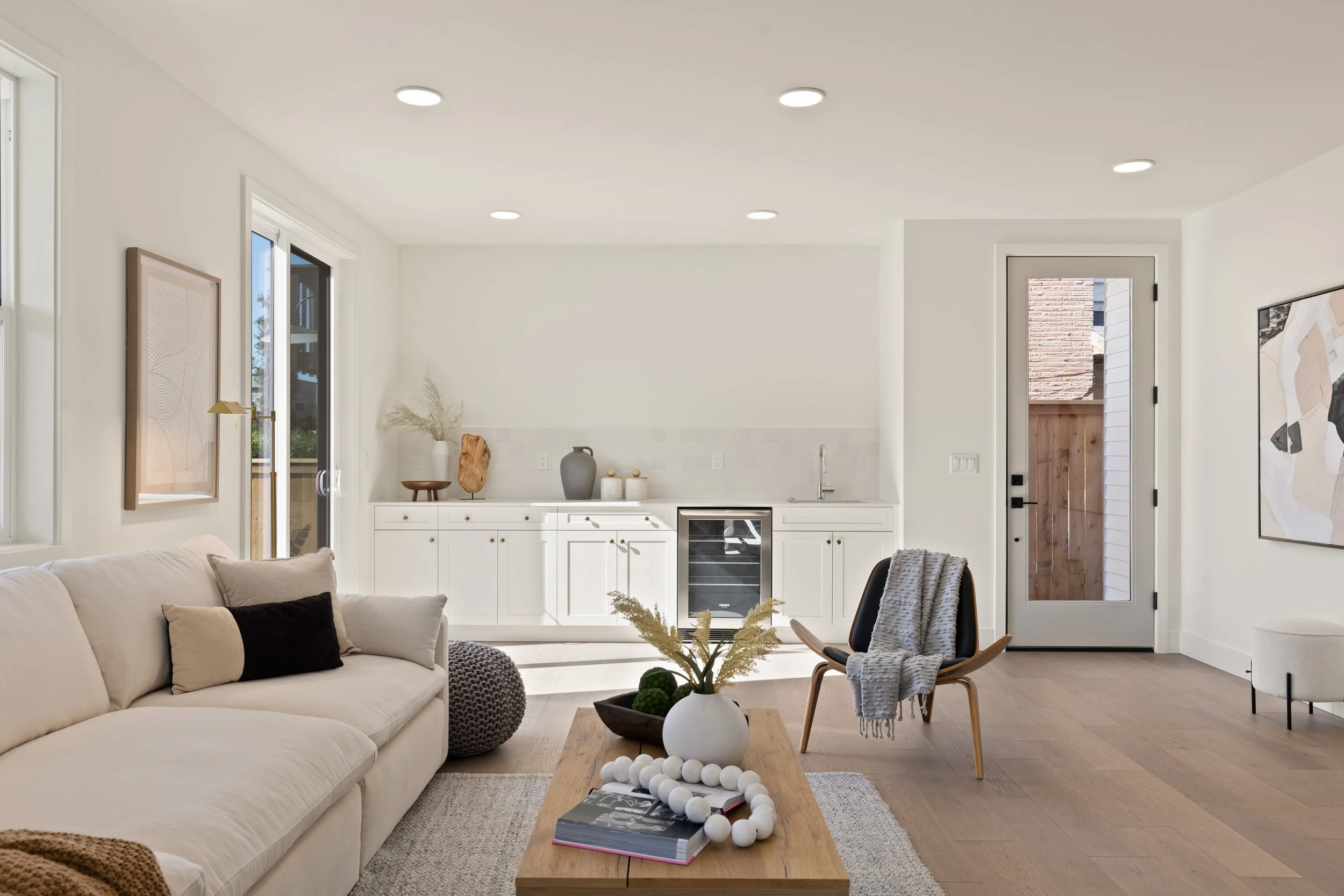 Queen Anne Overlook - Guest Suite Living Area 5.jpg