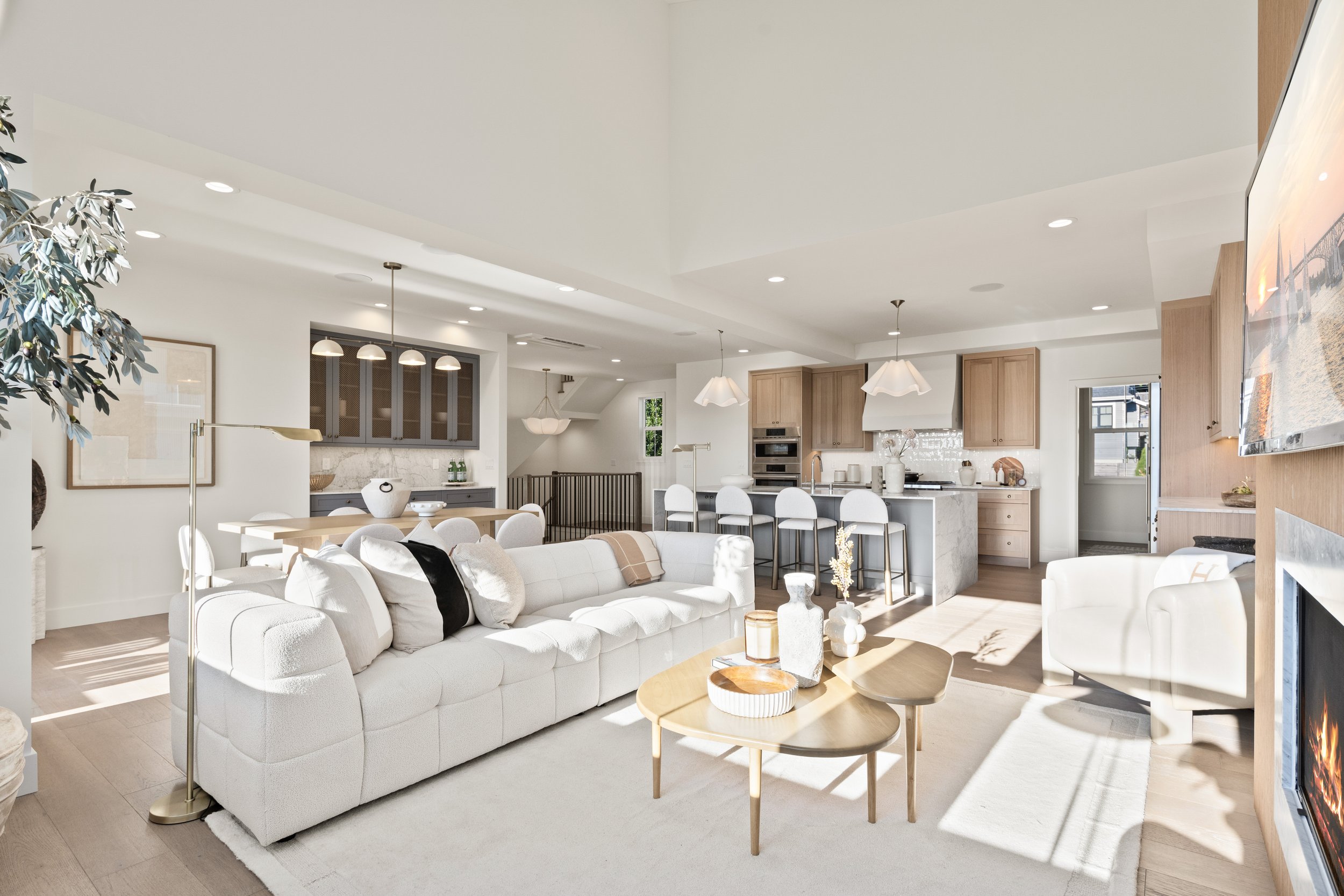 Queen Anne Overlook - Great Room 1.jpg