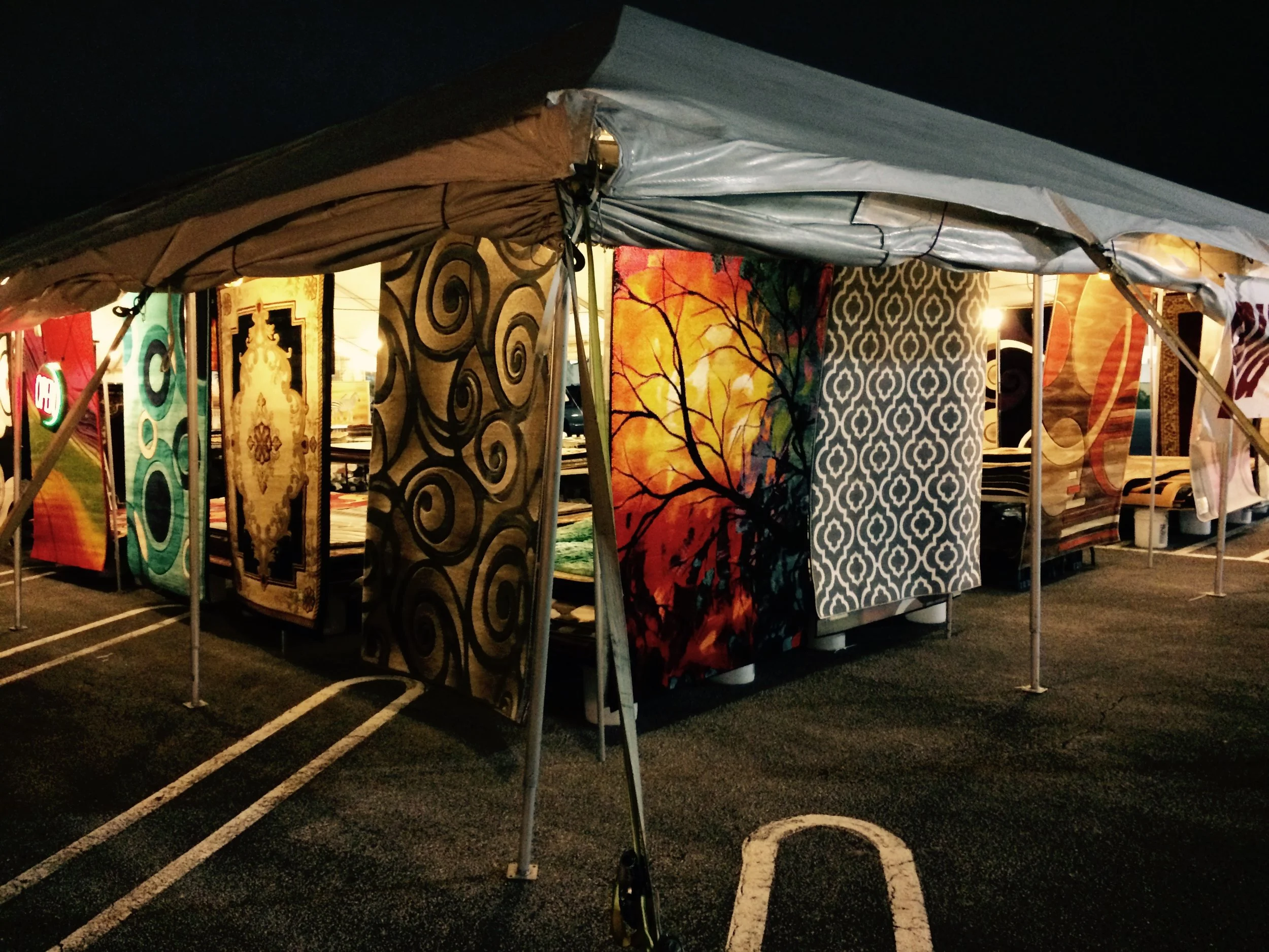 1206 jax-tent corner modern rug display.jpg