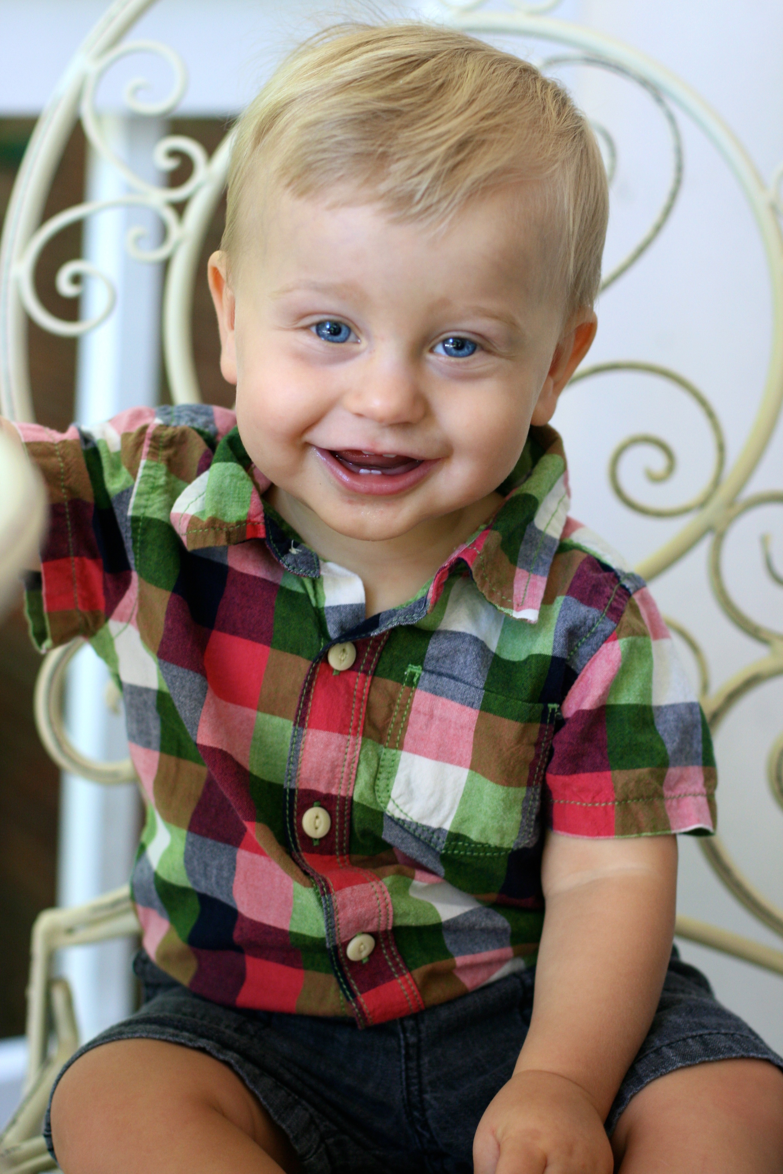 Why does my child look like he's going off to college? WAAAAAAHHHHH.
