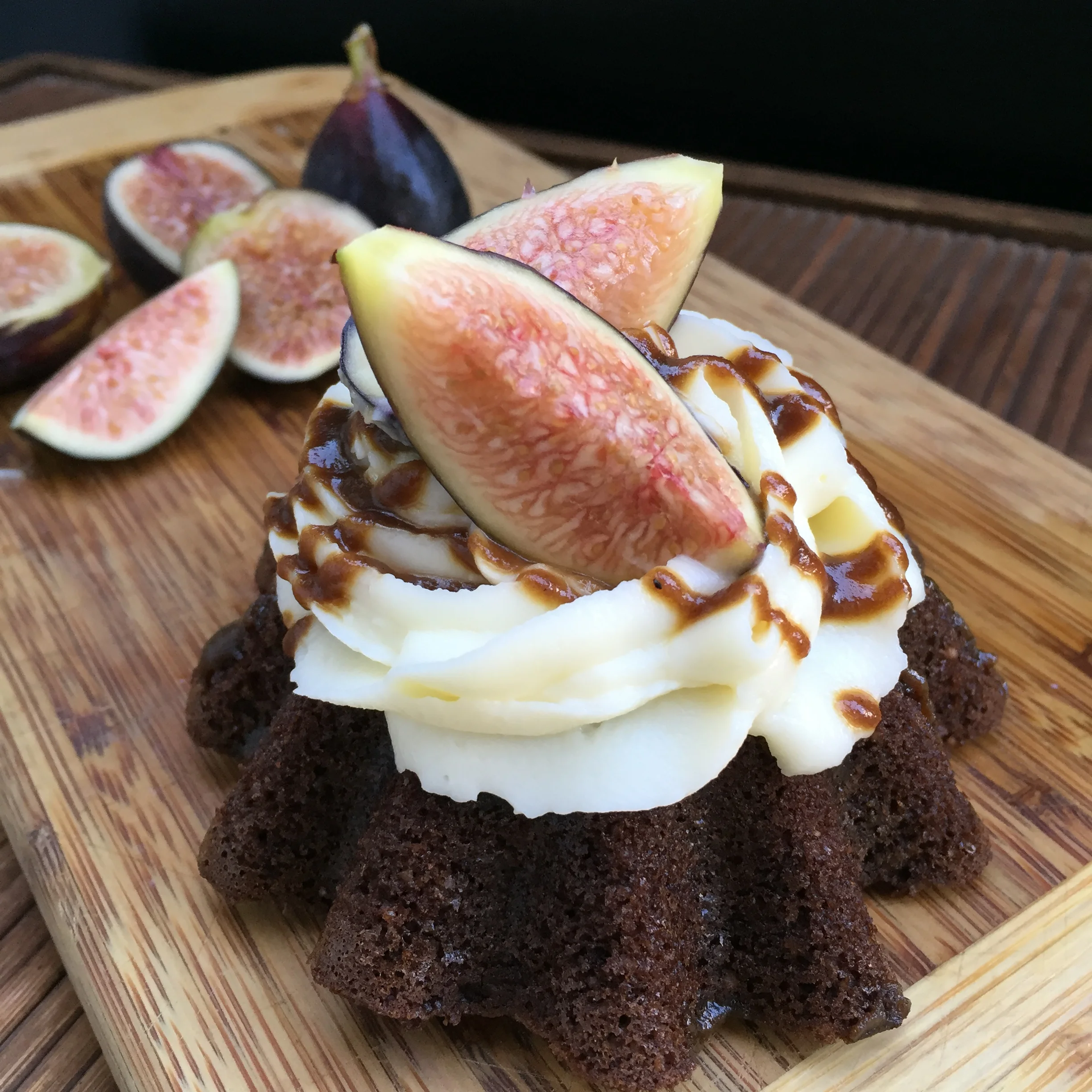 Fig, Caramel and Goat Cheese Chocolate Cakes