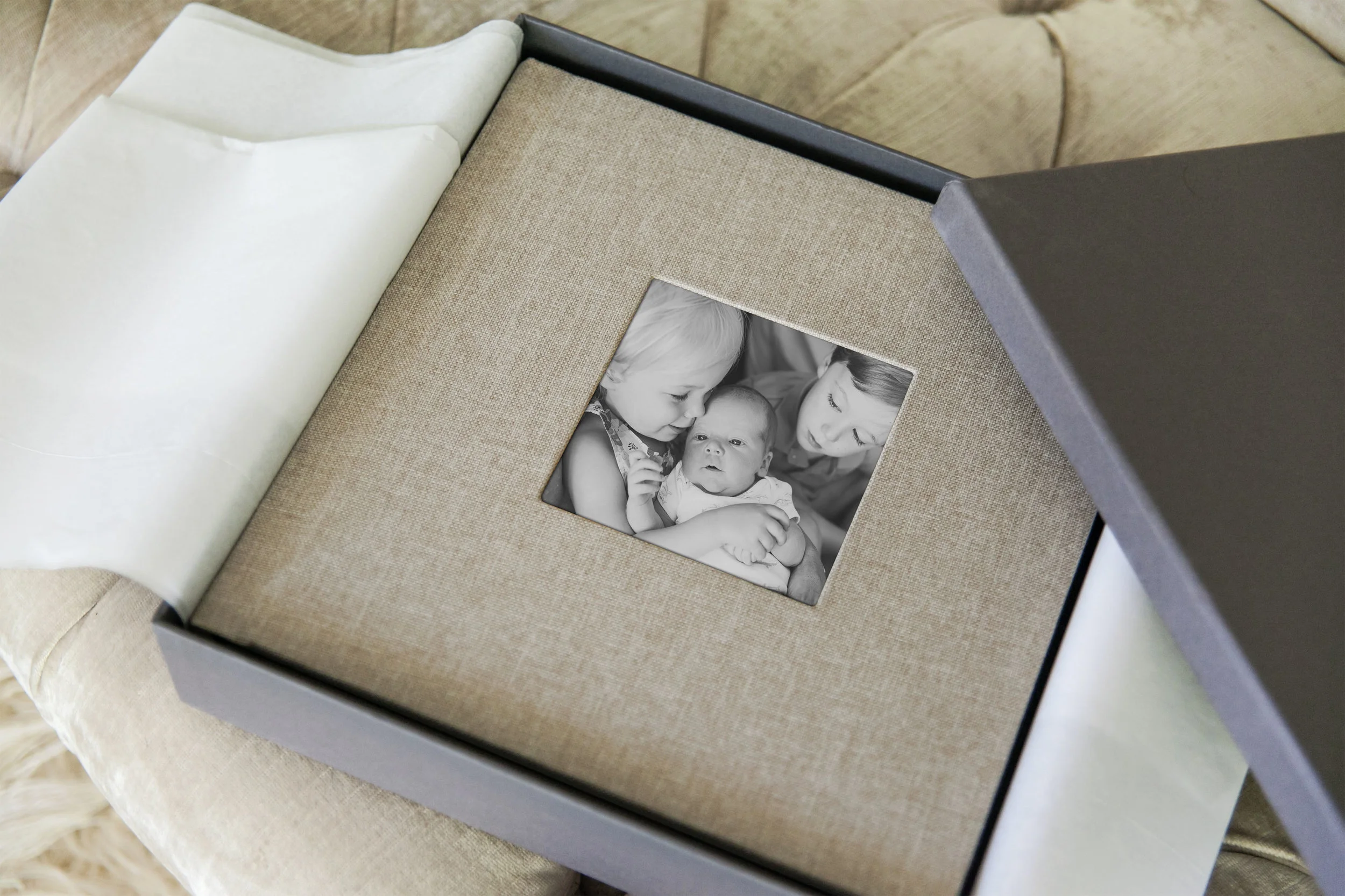 DESIGN_AGLOW_ALBUM_MOCKUP_ 01.jpg