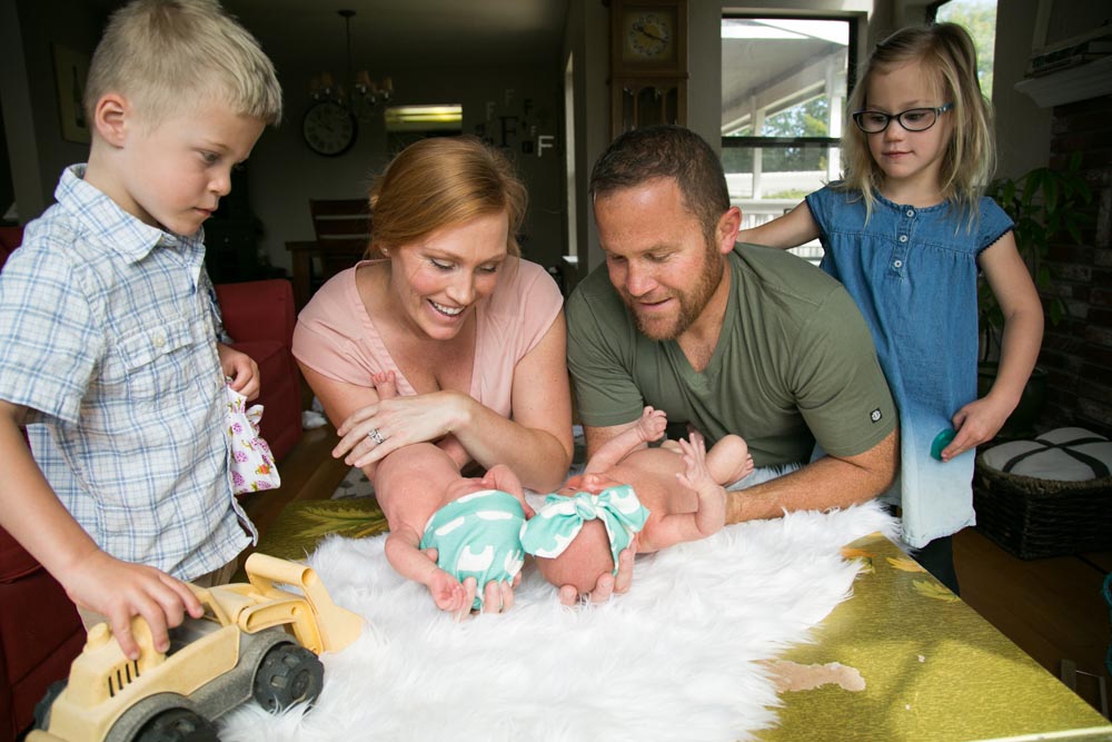 Twin Newborn Portraits009.jpg