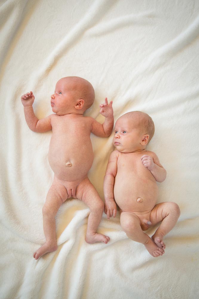 Twin Newborn Portraits021.jpg