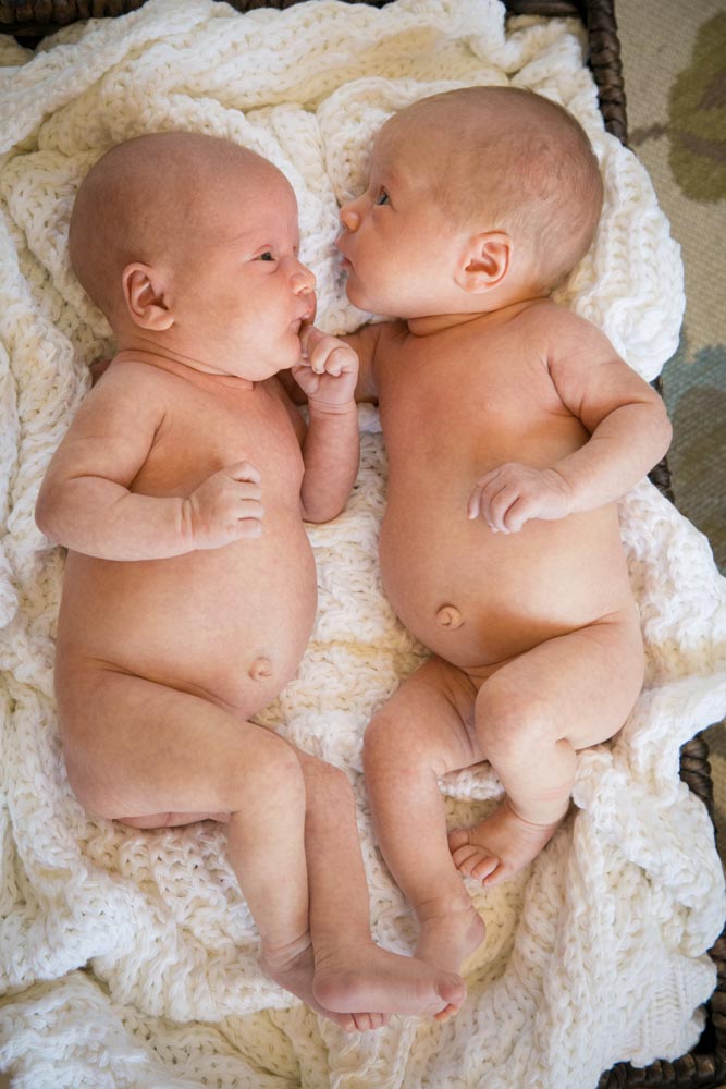 Twin Newborn Portraits022.jpg