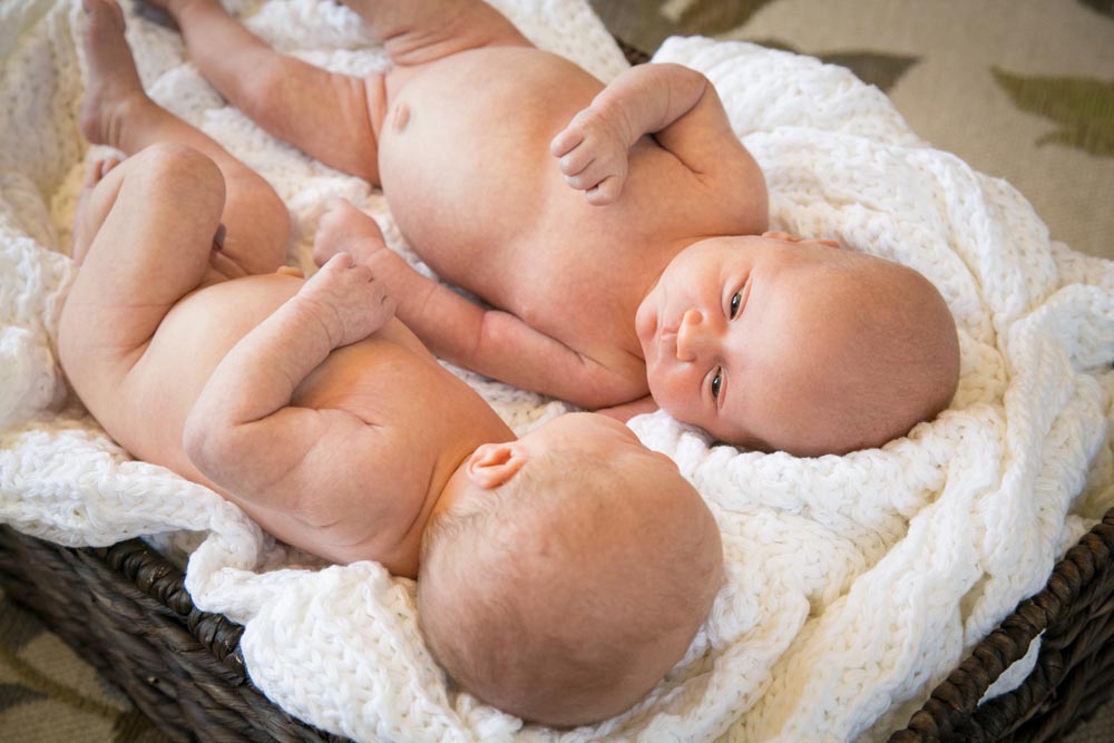 Twin Newborn Portraits023.jpg