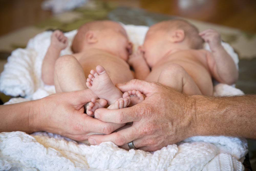 Twin Newborn Portraits026.jpg